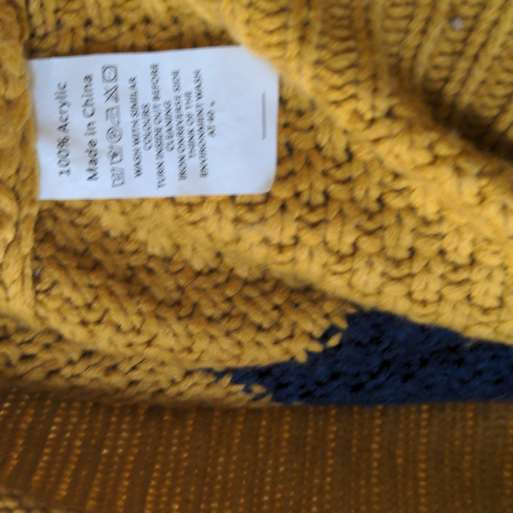 TeCrew Sweater - Picture 6 of 6